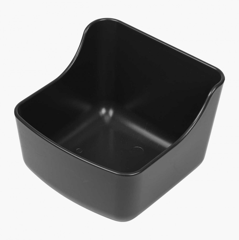 Av ekstremt slitesterkt plastmateriale. For montering på vegg; bor hull i plasten, bruk egnet skrue og en stor skive rundt skruen. Farge: grå.